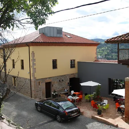 מלון El Lacayo De Sestiello 3*