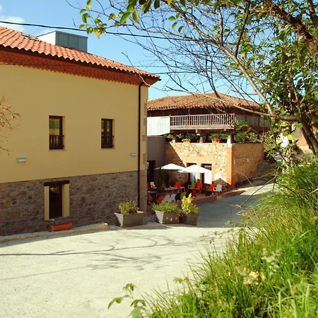 מלון El Lacayo De Sestiello 3*